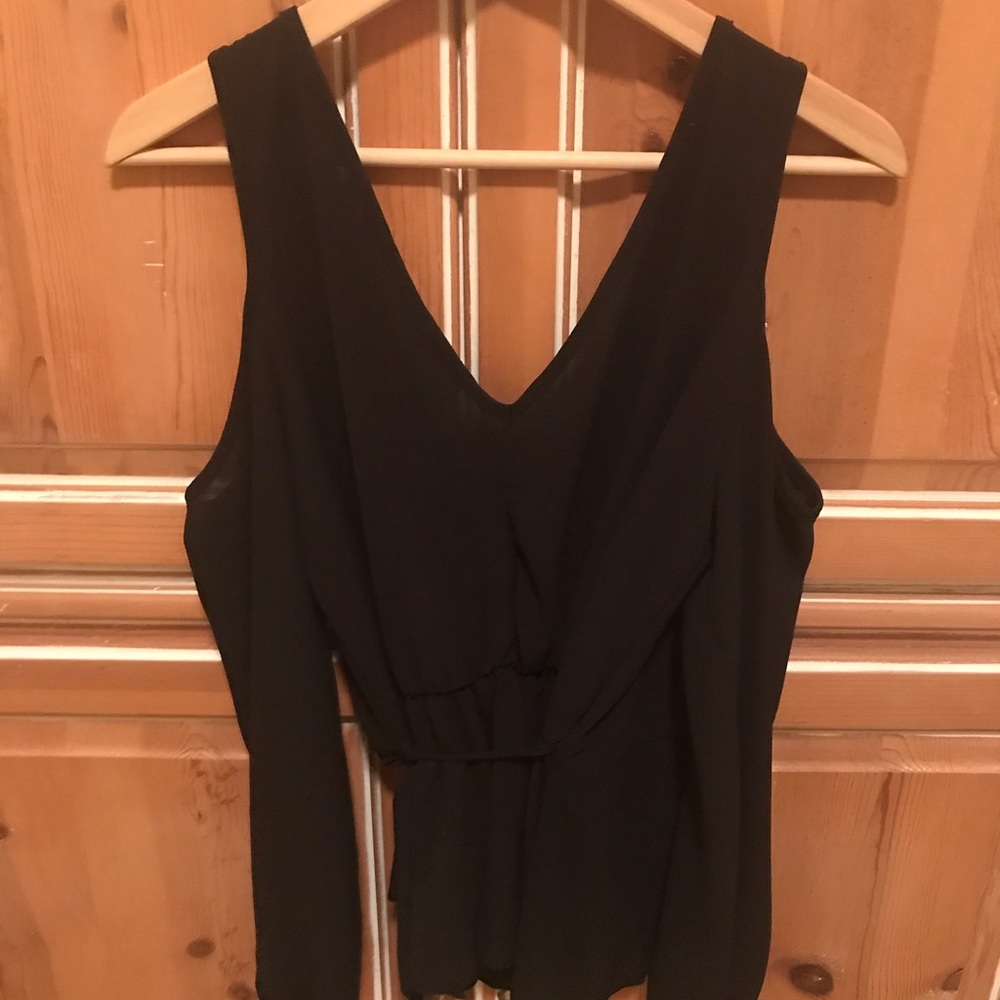 Black blouse! - Picture 2 of 3